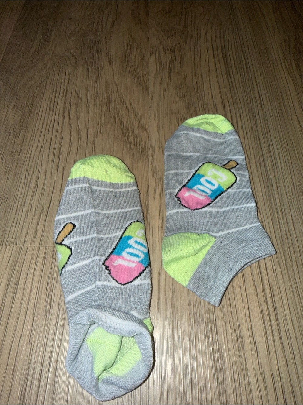 Women’s USED worn Gray & Neon Green No-Show Socks with Popsicle Motif